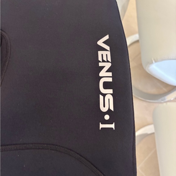 Venus 1 Black and Blue Wetsuit wet Suit Unsex Small With Tags - Picture 3 of 5